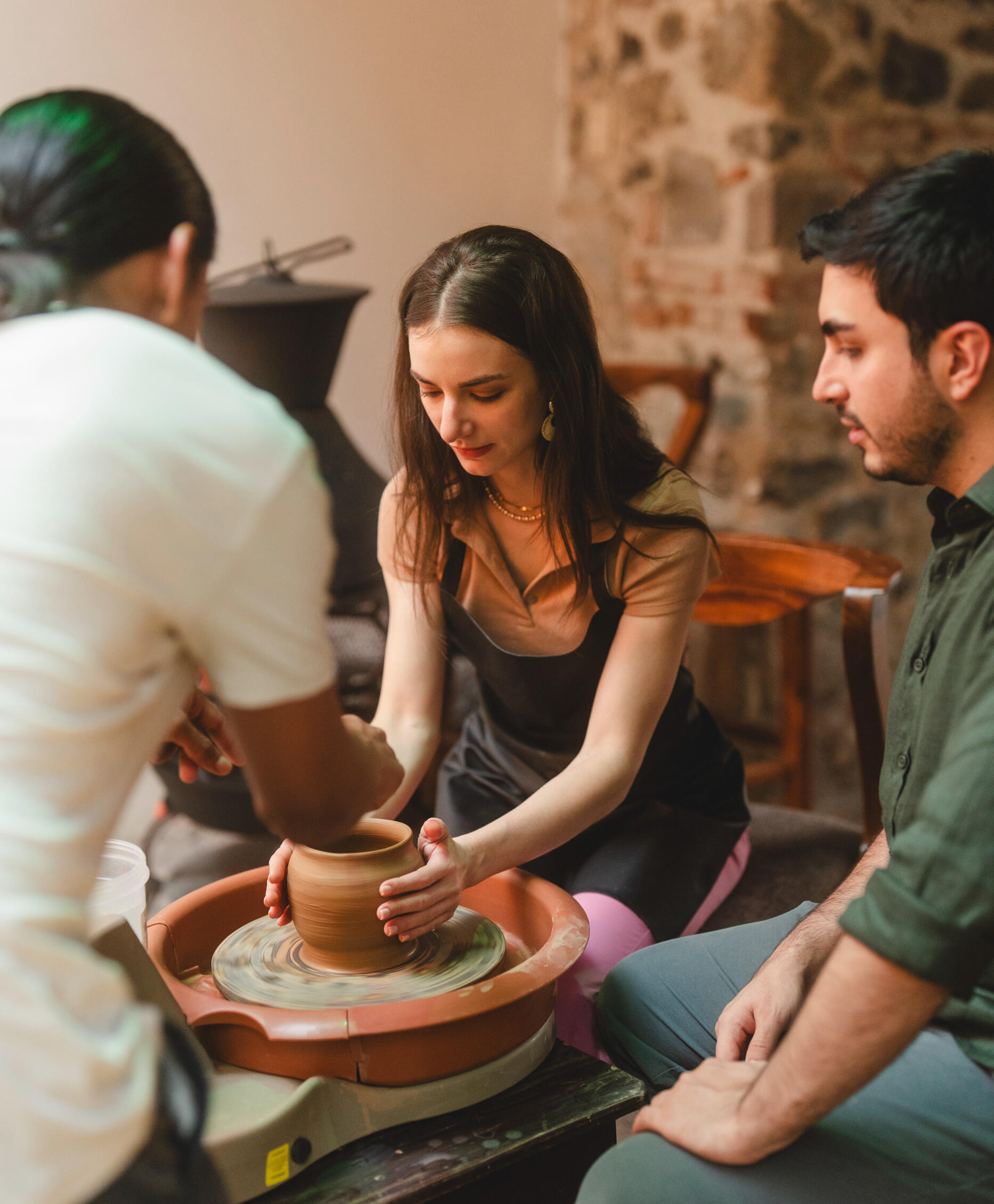 Ceramic Experience in Antigua Guatemala, with art instructor Nicolas Cocon Art Class in Antigua guatemala, Taller de ceramica en antigua guatemala.